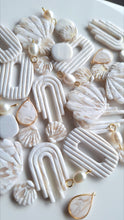 Load image into Gallery viewer, Roxanne Earrings- Pearl
