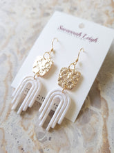 Load image into Gallery viewer, Xanthe Earrings- Pearl &amp; Gold
