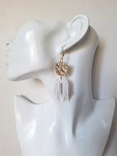 Load image into Gallery viewer, Xanthe Earrings- Pearl &amp; Gold
