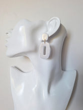Load image into Gallery viewer, Roxanne Earrings- Pearl
