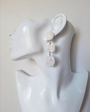Load image into Gallery viewer, Mila Earrings- Champagne Pearl
