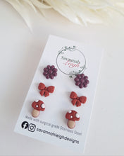 Load image into Gallery viewer, Plum Flowers Studs
