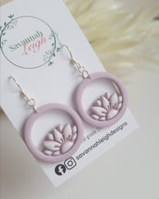 Load image into Gallery viewer, Sienna Earrings- Lilac/White
