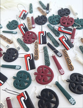 Load image into Gallery viewer, Mangopare Earrings- Dark Green
