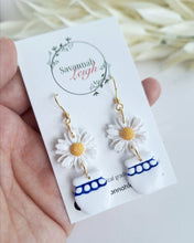Load image into Gallery viewer, Santorini Pot &amp; Daisy Earrings
