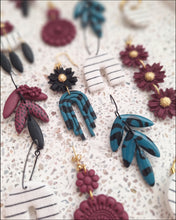 Load image into Gallery viewer, Ariel- Burgundy &amp; Black
