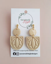 Load image into Gallery viewer, Lilly Earrings - Beige

