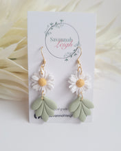 Load image into Gallery viewer, Spring Daisy Earrings
