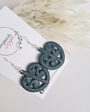 Load image into Gallery viewer, Mangopare Earrings- Dark Green
