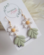 Load image into Gallery viewer, Spring Daisy Earrings
